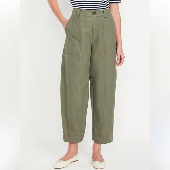 NWT Old Navy High Rise Barrel Leg Jean - Plus Size Clothing - Picture 1 of 15